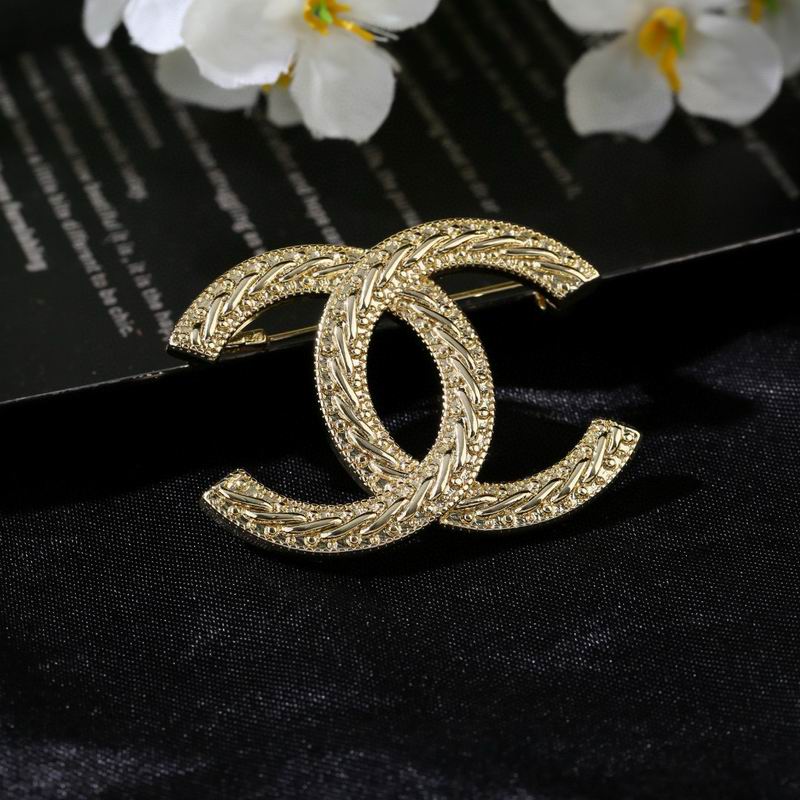 Chanel Brooch 03yxs155